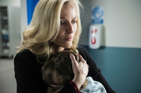 WARNING: Embargoed for publication until 00:00:01 on 11/10/2016 - Programme Name: The Fall - TX: 20/10/2016 - Episode: Episode 4 (No. 4) - Picture Shows:  Olivia Spector (SARAH BEATTIE), DSI Stella Gibson (GILLIAN ANDERSON) - (C) the Fall 3 Ltd - Photographer: Helen Sloan